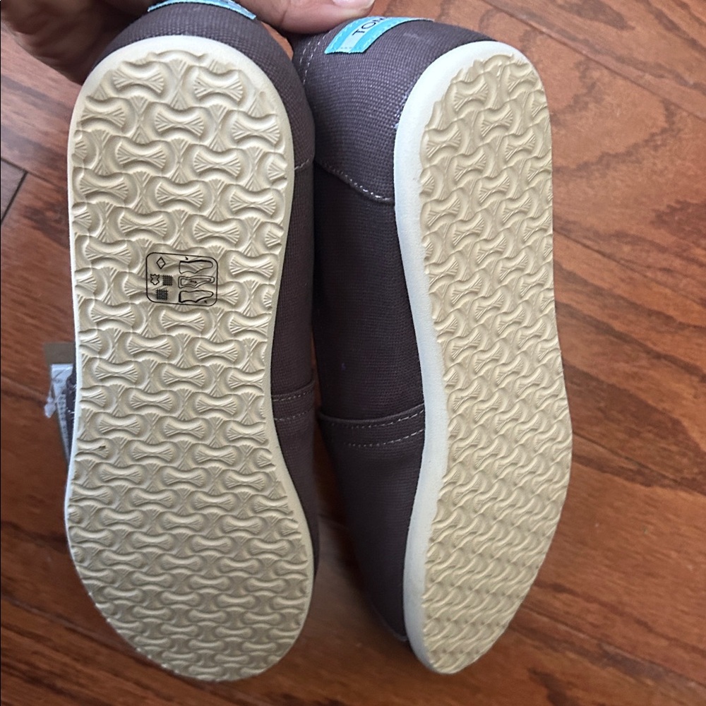 TOMS Women's Brown Canvas Flats - Picture 3 of 5